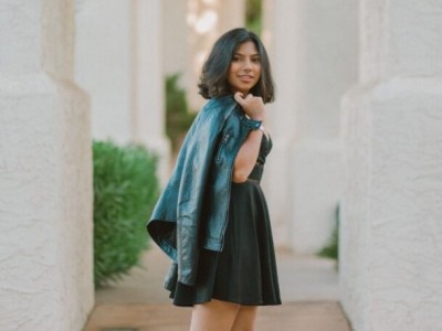 Teen posing, looking over her shoulder