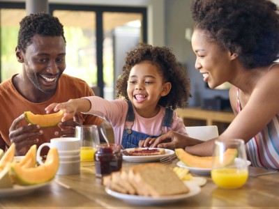 Child and parents eating breakfast