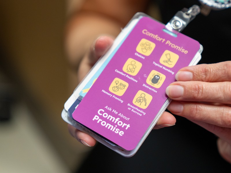 Badge card with comfort icons