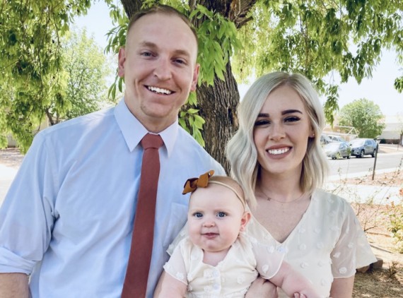Family of 3 poses in front of tree