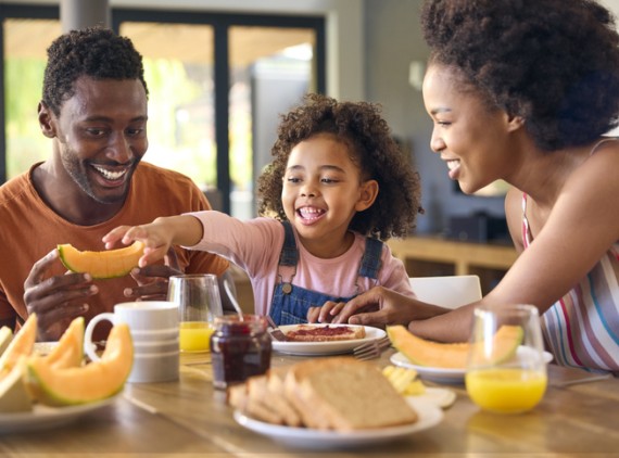 Child and parents eating breakfast