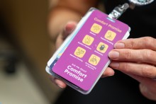 Badge card with comfort icons